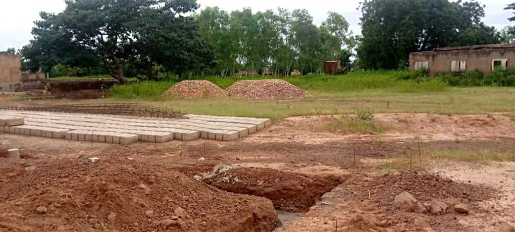 Weiterführung des Baus des Gymnasiums in Laongo