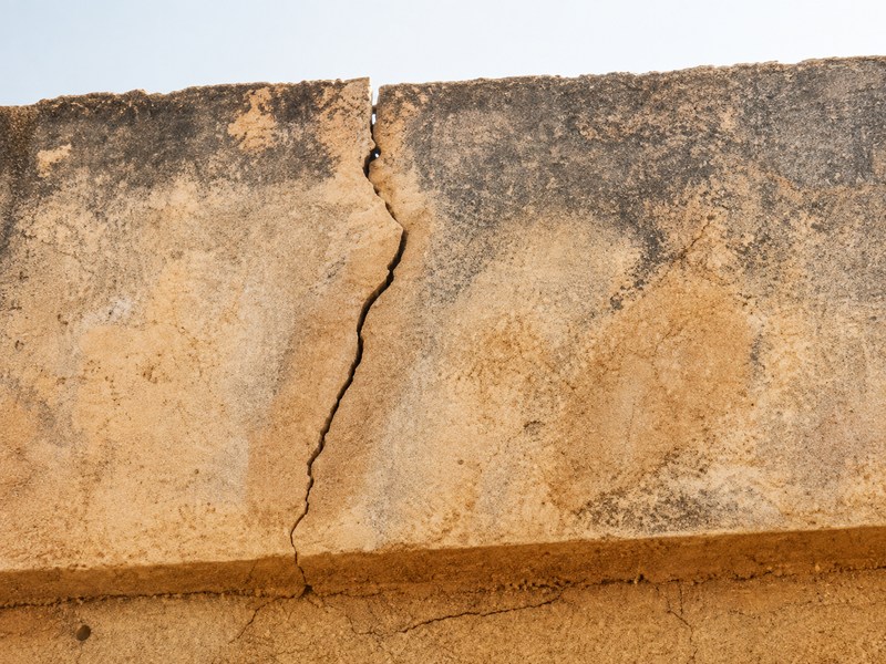 Mauer mit Riss Mauer mit Riss