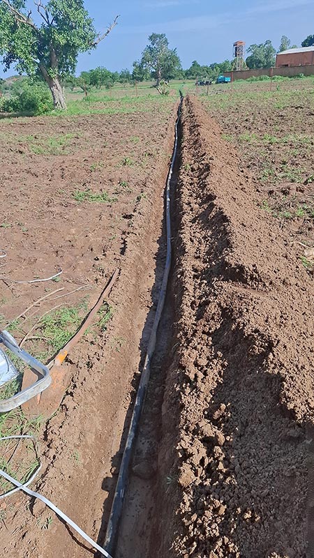Wasserleitung im Graben Wasserleitung im Graben